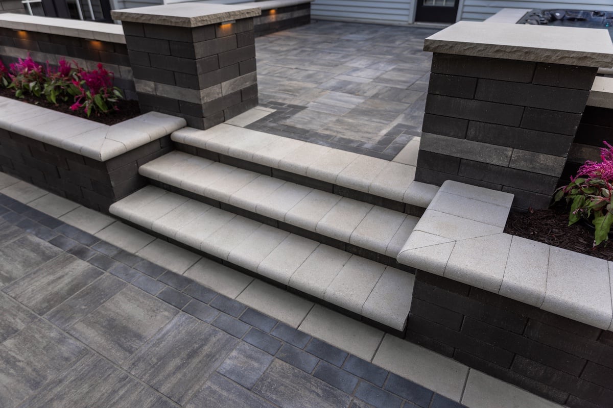 Grand Crest Bullnose - Majestic